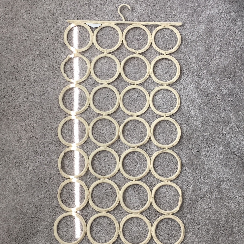 Scarf rack